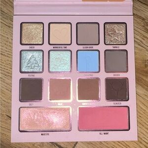 Beauty Creations Oh Deer Festive eyeshadow Palette